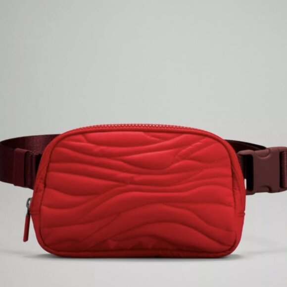 Lululemon Team Canada Everywhere Belt Bag Quilted Red - Picture 1 of 2